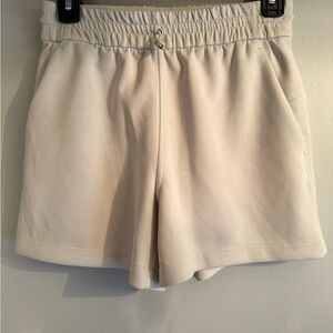 Lululemon soft stream Athletic Shorts
Size 4